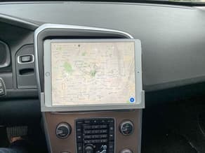 iPad 10.5 + clear case with CD slot mount for Volvo XC60 - image
