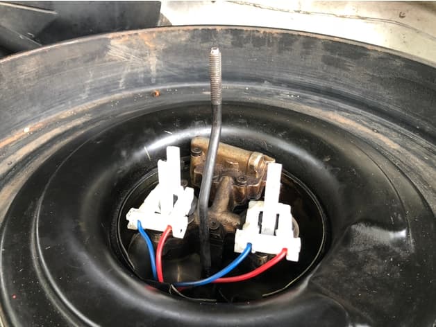 Chevrolet Fuel Injector harness retainer - image