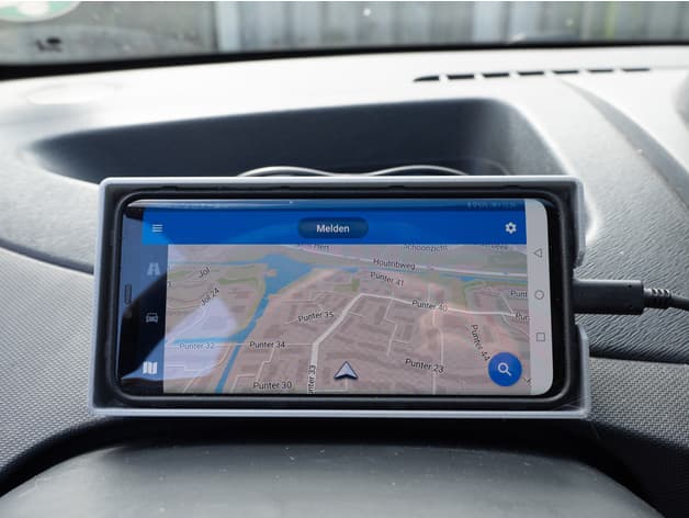 Photo of Mate 20 Pro stand for Renault and Dasia cars