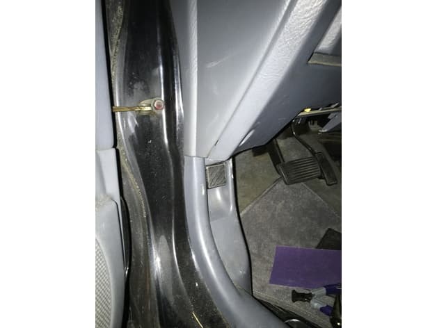 Photo of 1998 Honda Civic hood latch