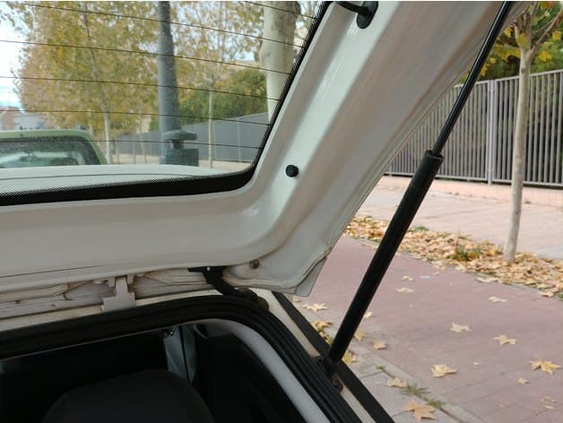 Seat Ibiza trunk clip / pieza maletero - image