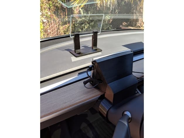 Tesla Model 3 GPS-based HUD mount preview
