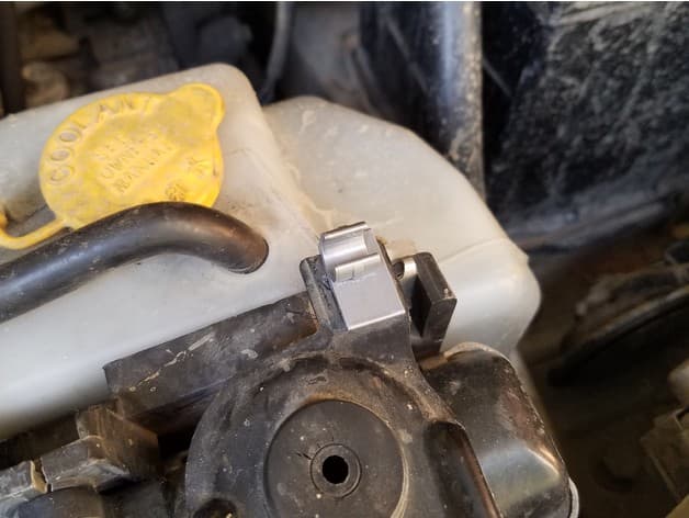 Photo of Subaru Impreza hood prop retaining clip