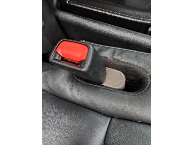 Photo of 2017 Toyota Highlander Seat Belt Adapter