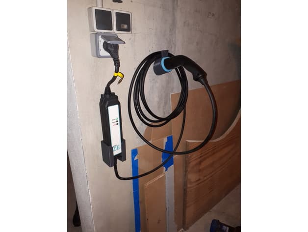 Photo of Renault Zoe charger wall support