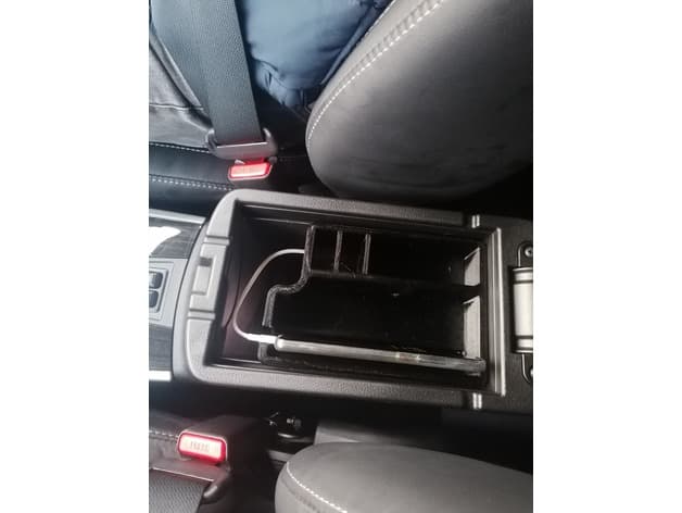 Photo of Mitsubishi Outlander centre console tray