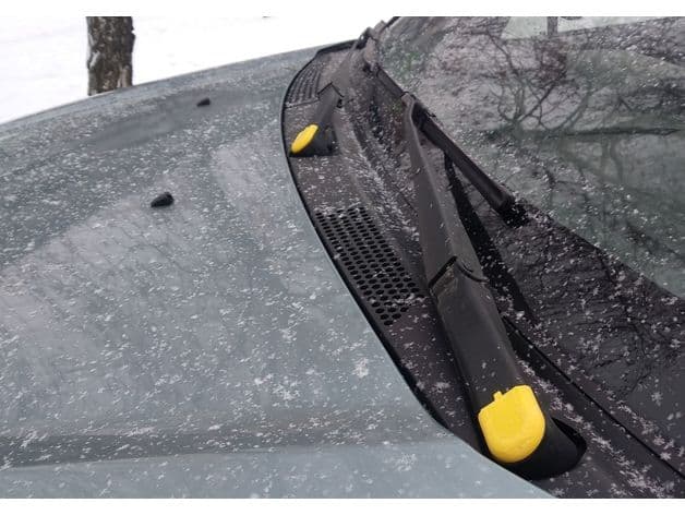 Photo of Mitsubishi L200 Windshield Cap