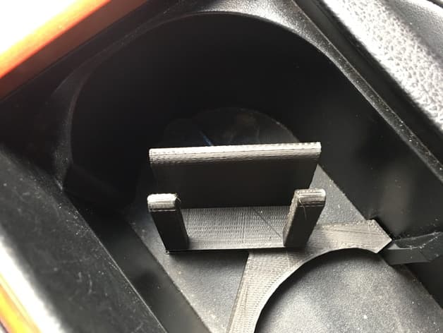 Photo of iPhone 6s Plus Lexus RX450h cup holder