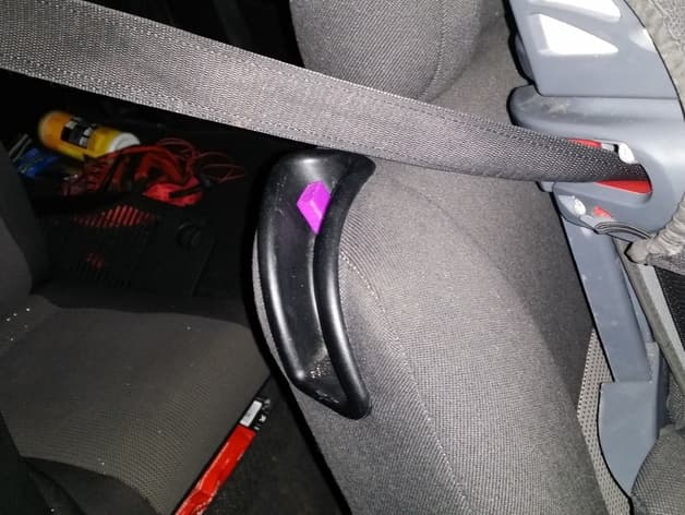 Photo of Opel Zafira Backseat release lever.