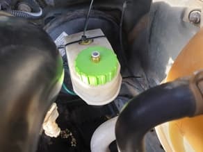 Renault brake reservoir cap / bouchon frein preview