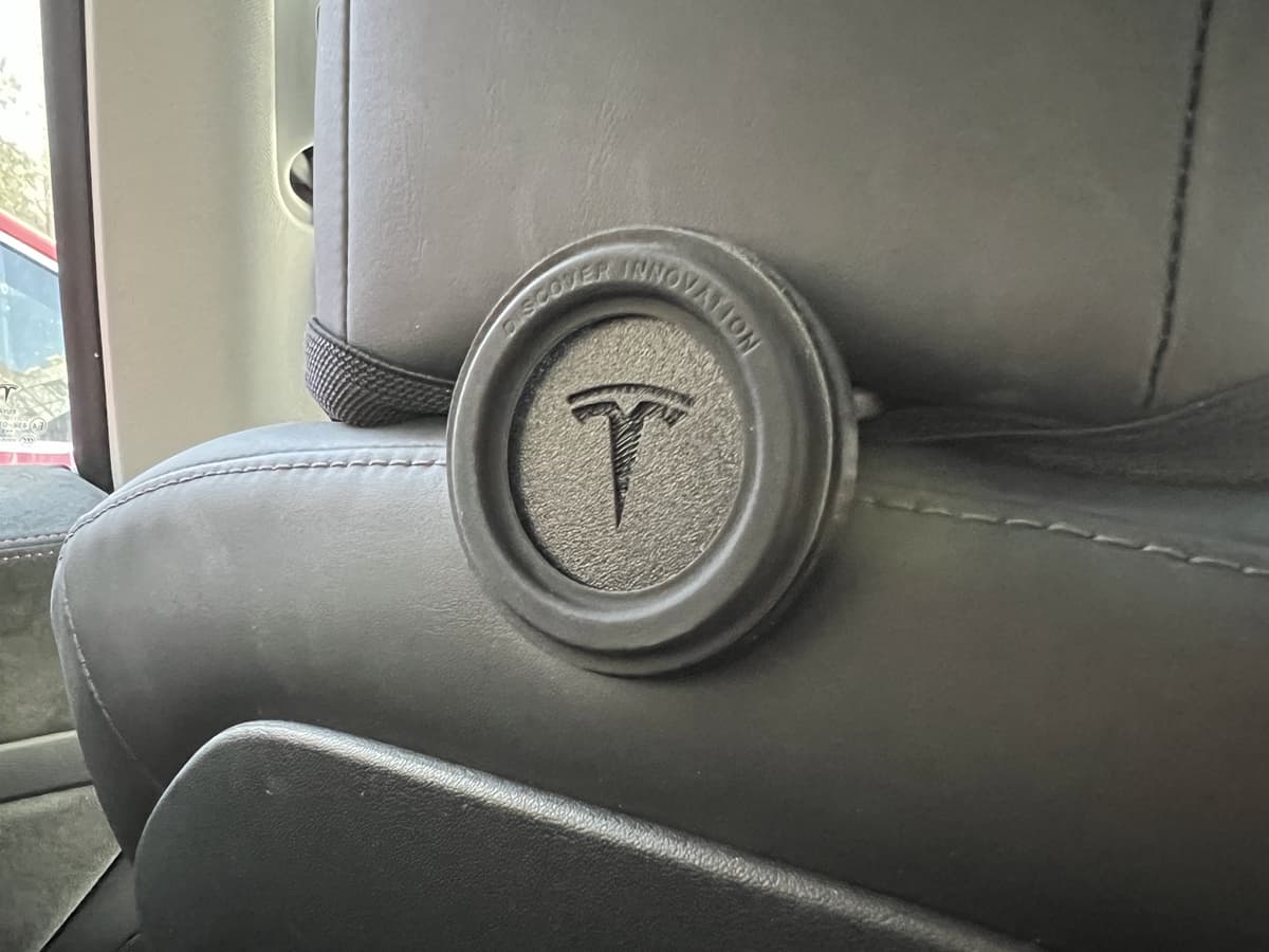 Photo of Tesla model 3 Magsafe Seat Hook