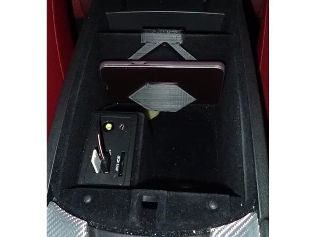 Photo of Infiniti Q60 wireless charging dock